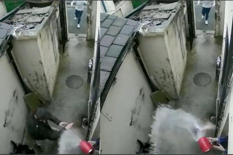 Un presunto ladrón fue recibido con agua hirviendo. (Foto: Captura de video)