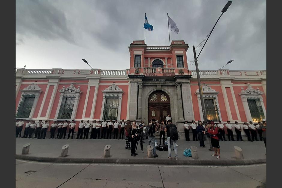 En redes sociales se volvió tendencia la frase "Golpe de Estado". (Foto: Sandra Sebastián/Soy502) 