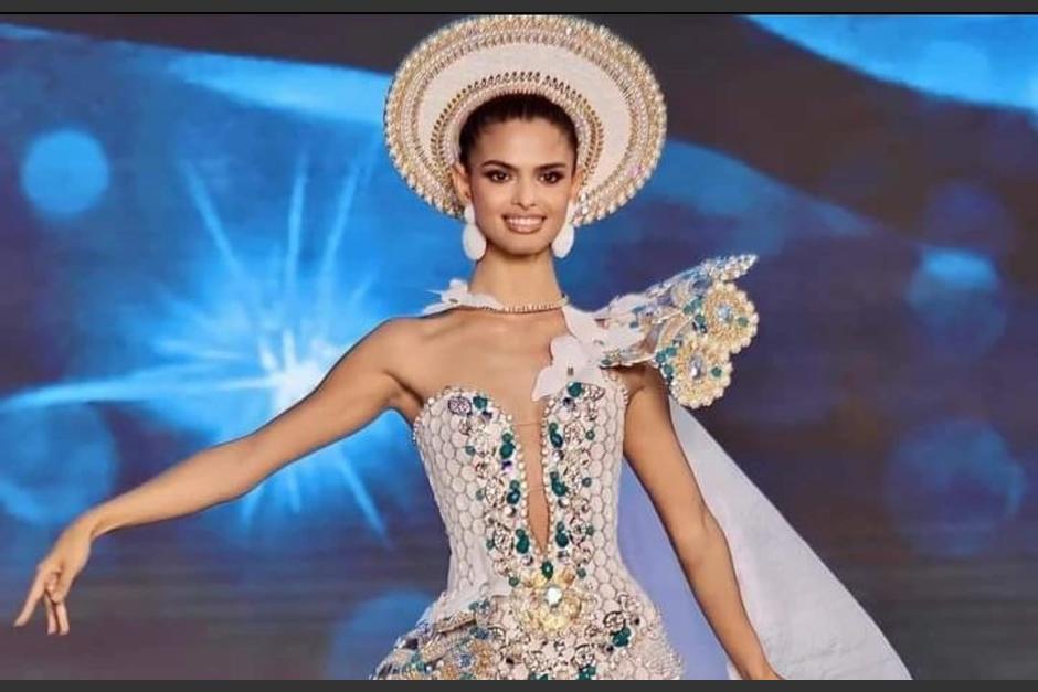 La guatemalteca se lució con su traje nacional inspirado en la Monja Blanca. (Foto: ReinasGuatemaltecas)