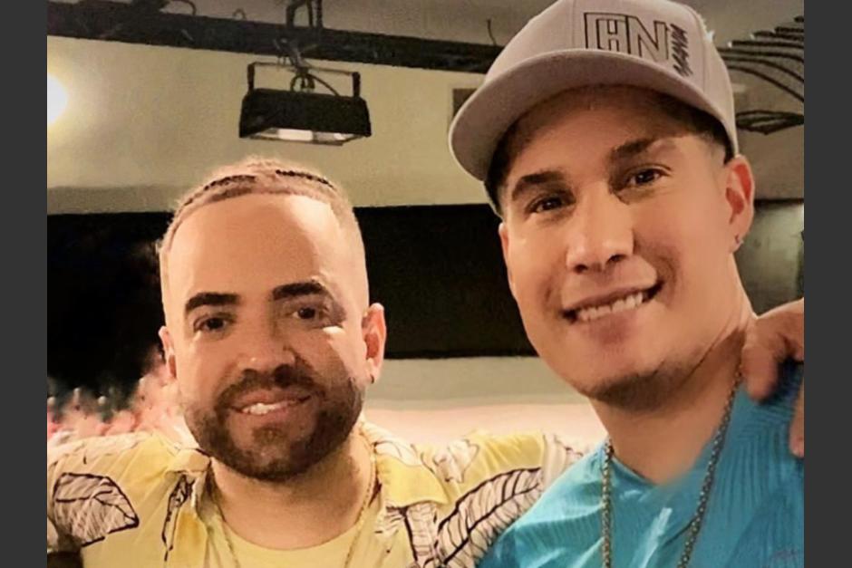 El esperando encuentro del gran dúo musical. (Foto: Captura de pantalla)