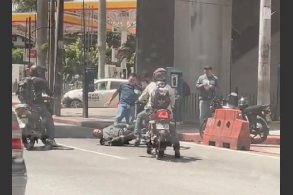 La joven iba grabándose al volante cuando documentó la pelea. (Foto: captura de video)