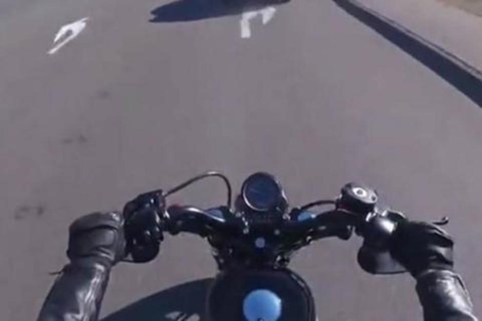 Cámara de seguridad registró fatal accidente de un motorista tras chocar contra un vehículo. (Foto ilustrativa: Archivo/Soy502) 