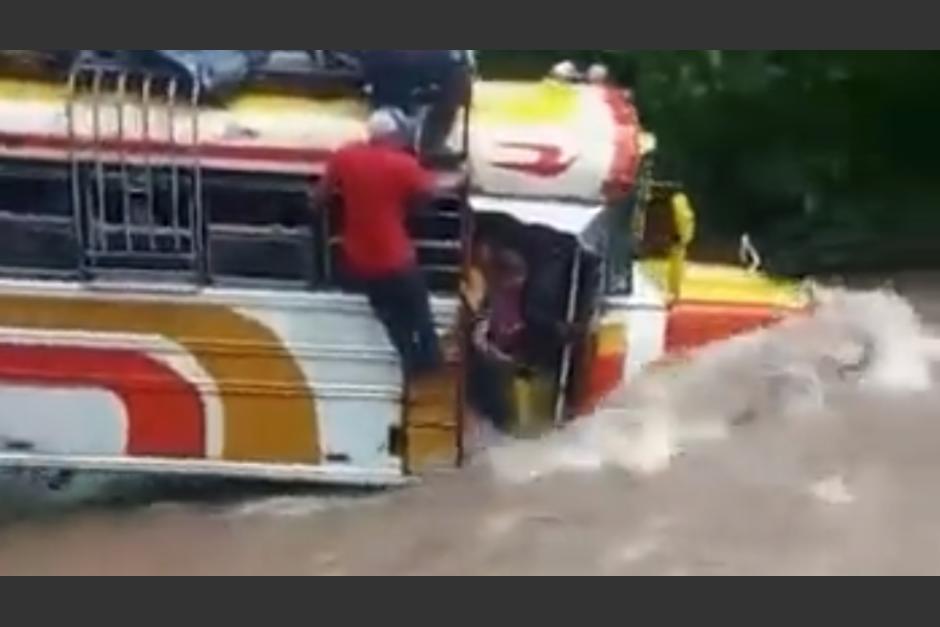 En las redes sociales se difunde el video. (Foto: Captura de video) 