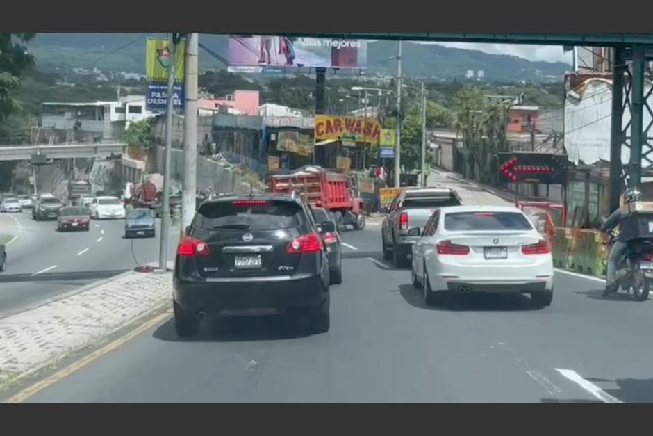 Anuncian movimiento temporal de carriles por construcción de paso a desnivel en Las Charcas. (Foto: captura de video)