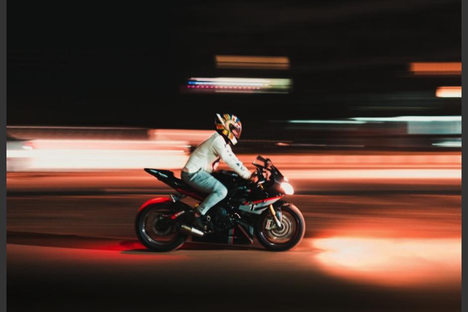 Vecinos de Santa Lucía Cotzumalguapa, Escuintla, denunciaron carreras clandestinas de motoristas. (Foto ilustrativa: Pexels) 