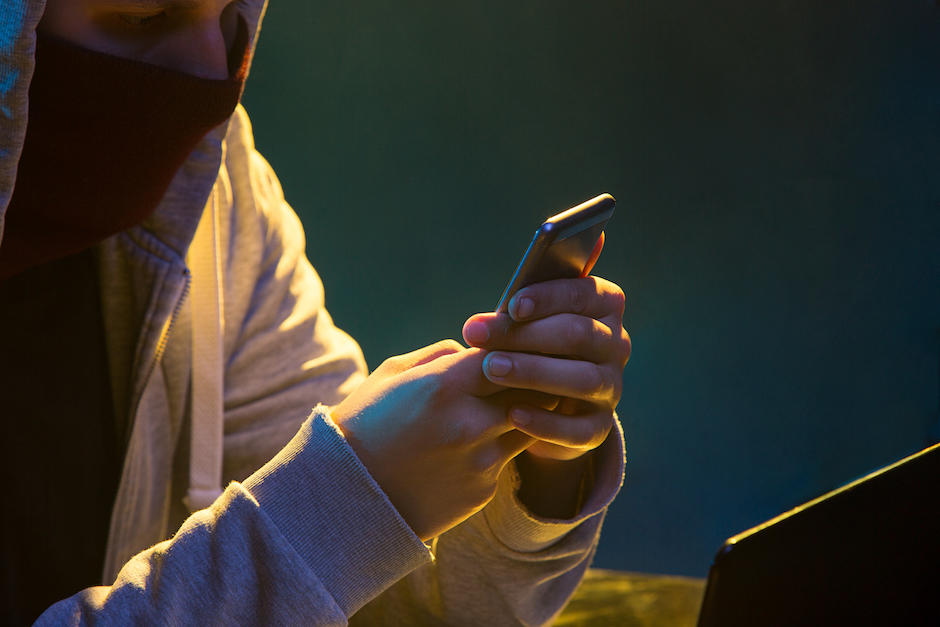 Un grupo de jóvenes fue captado cuando robaba. (Foto: Freepik)