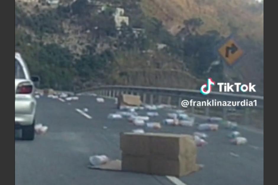 Varios pachones quedaron tirados sobre la carretera. (Foto: Captura de pantalla)