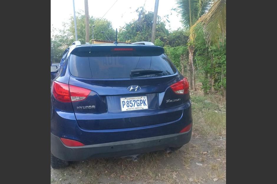 La camioneta que fue robada en San Cristóbal y encontrada abandonada en Los Amates, Izabal. (Foto: PNC)