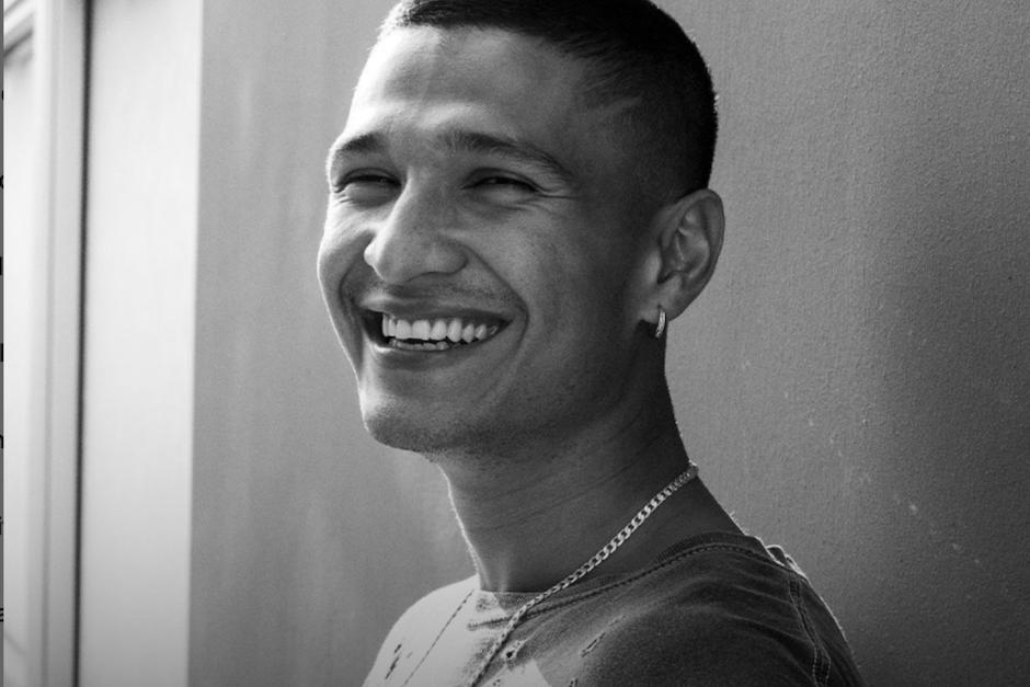 la revista estadounidense contó la historia del músico guatemalteco que cruzó la frontera a pie y ahora canta con Thalía. (Foto: Billboard)