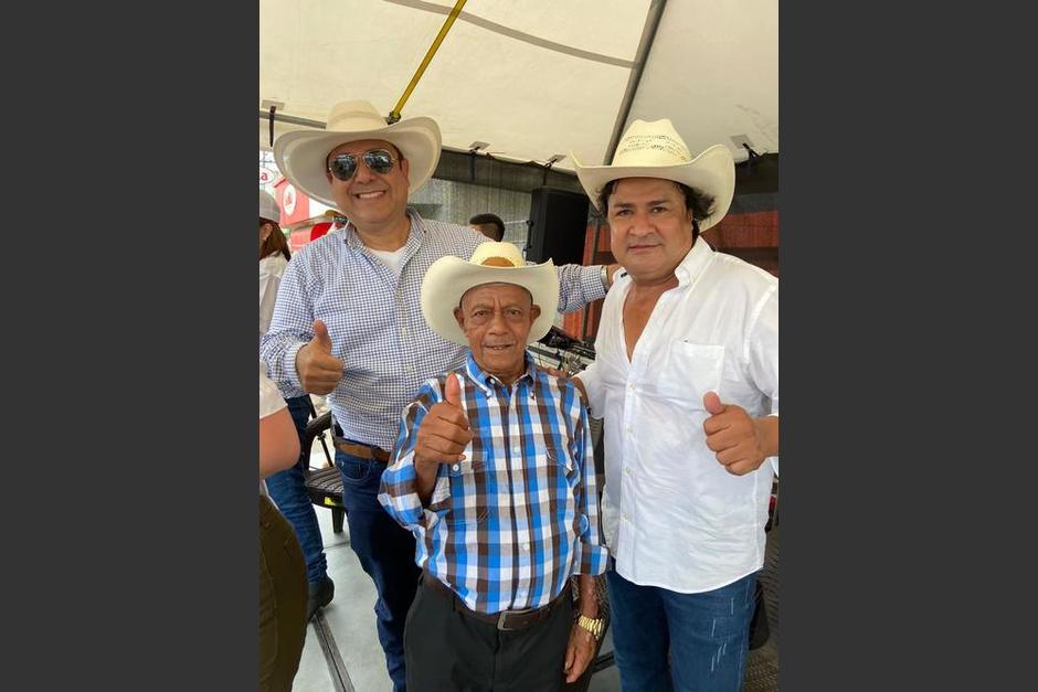 Tras quedar fuera de las Elecciones Generales, Carlos Pineda se reencontró con Efraín Orozco y "Mechito". (Foto: redes sociales)