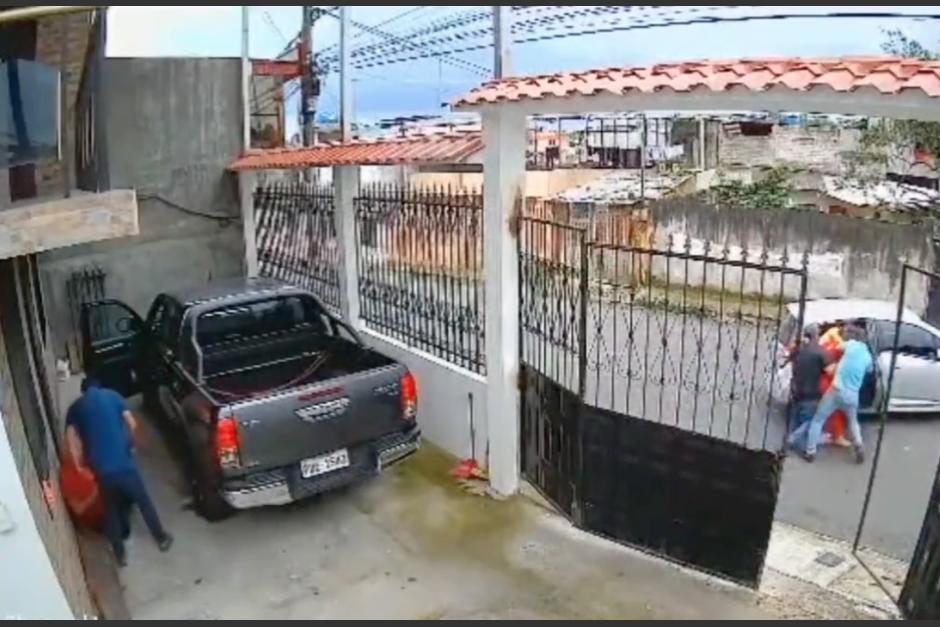 La mujer fue secuestrada frente a su esposo. (Foto: captura de video)