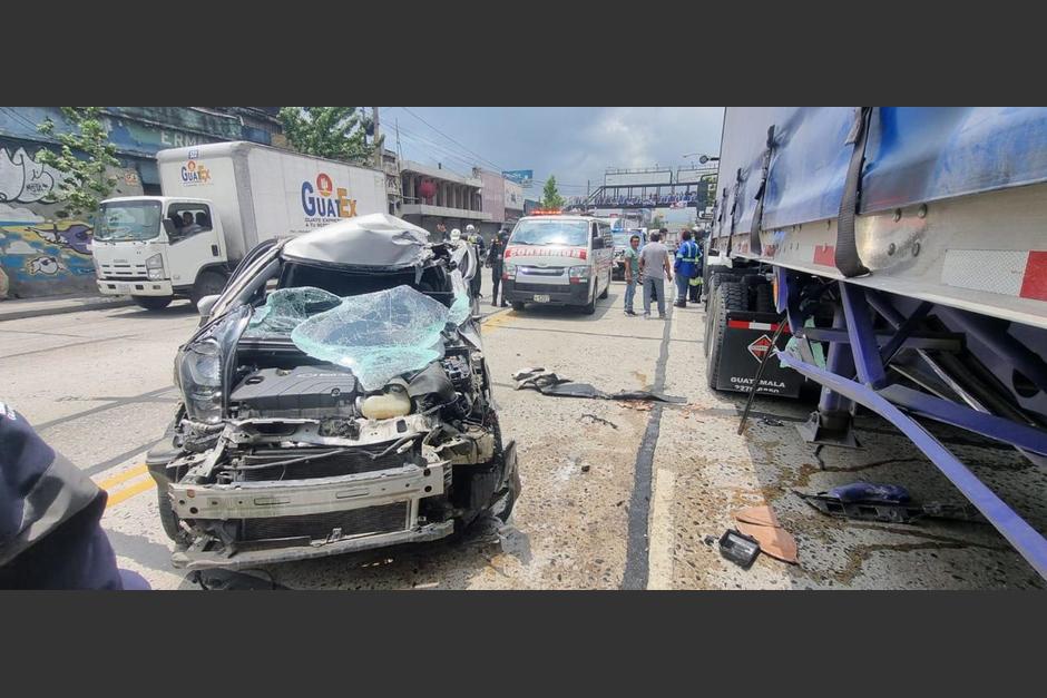 Por causas que se desconocen, un vehículo volcó en la calle Martí, este miércoles 21 de junio. (Foto: Bomberos Voluntarios)