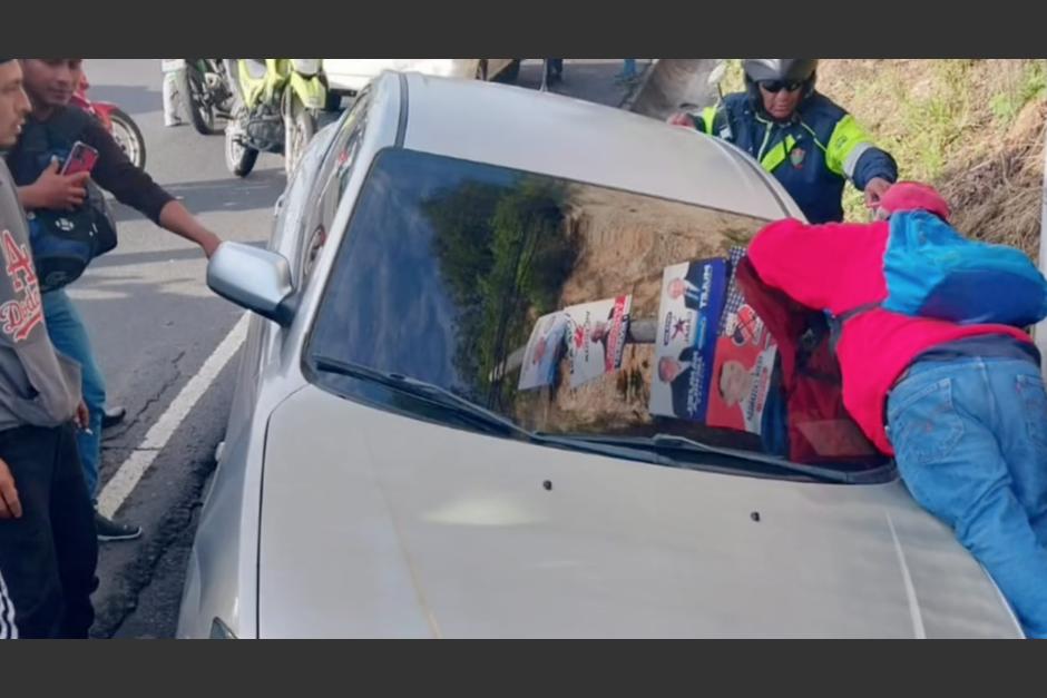 Un conductor con problemas cardíacos colisionó a varios carros en la salida de San Cristóbal hacia Las Charcas. (Foto: captura de video)