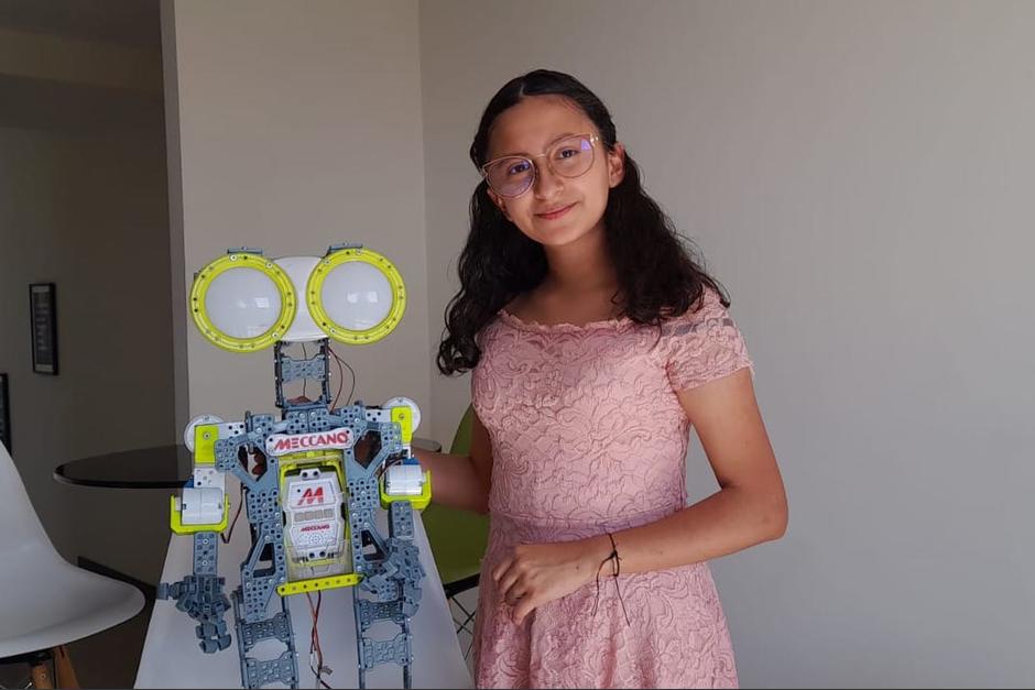 Gloria Recinos ha destacado con su talento en la ciencia desde jovencita. (Foto: Senacyt)