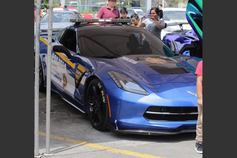 El lujoso vehículo se exhibe en el Centro Cívico. (Foto: PNC)