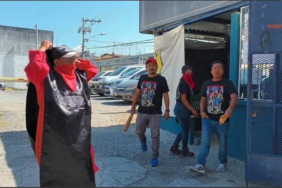 Supuestos estudiantes de derecho agredieron a un corresponsal que cubría una manifestación en el Centro Histórico. (Foto: Captura de video)