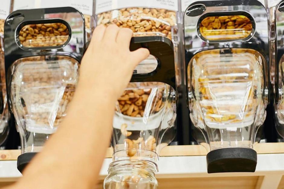 La tienda se enfoca en la educación del cliente y ofrece más de 165 productos a granel y 50 productos sostenibles y reutilizables. (Foto: Future Now)