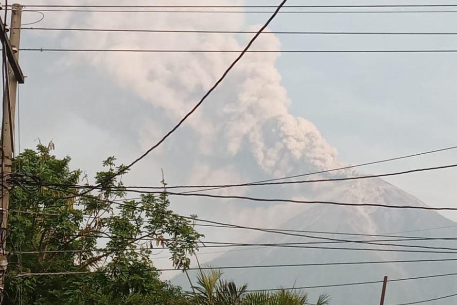 Las autoridades emitieron alertas sobre el incremento de la actividad del volcán de Fuego. (Foto: Cortesía/Soy502) 