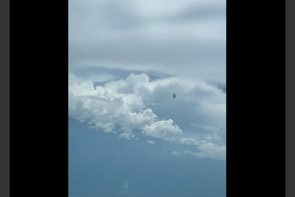 Supuesto ovni es captado por dos pilotos. (Foto: Captura de pantalla)