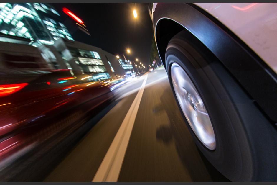 En las imágenes se observa el momento en que se realizan los acelerones en pleno tráfico. (Foto: Ilustrativa/Shutterstock) 