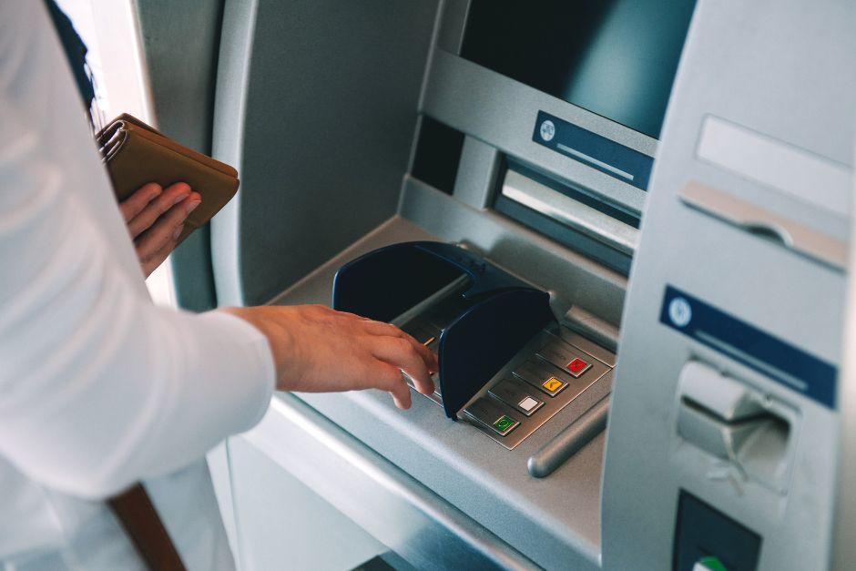 El MP desarticuló una banda criminal dedicada al robo a cajeros automáticos. (Foto ilustrativa: Shutterstock)