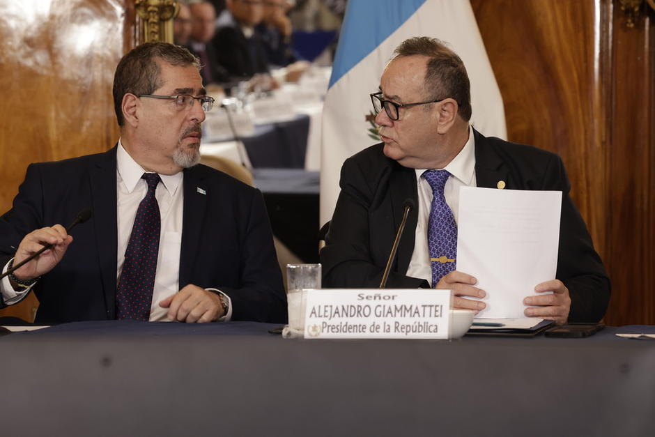 Bernardo Arévalo responde con una carta al presidente Giammattei y asegura que su silencio mientras el MP "buscaba anular la voluntad popular", es un insulto al pueblo. (Foto: Archivo/Presidencia)