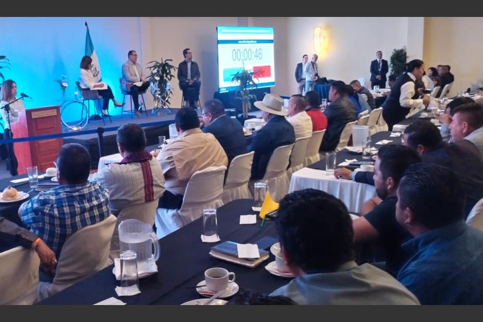 El binomio presidencial electo sostuvo su primer encuentro con jefes ediles. (Foto: Soy502)