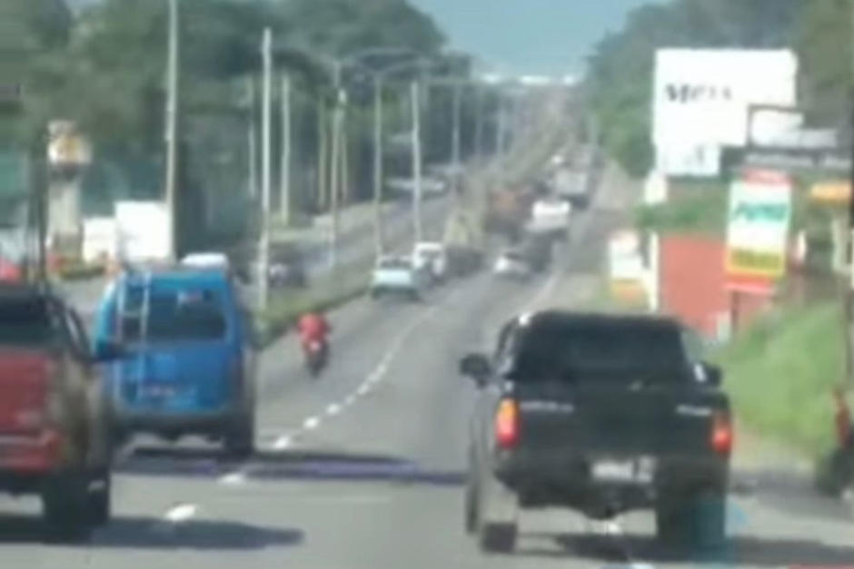 Un piloto fue captado mientras zigzagueaba con su vehículo. (Foto: Oficial)