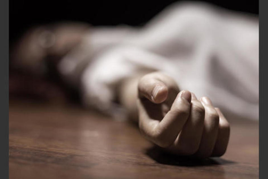 Un hombre se desplomó en la vía pública de zona 9 y falleció. (Foto ilustrativa: Archivo/Soy502) 