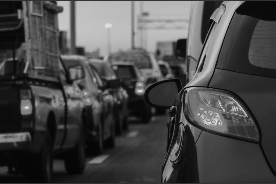 El conductor que sufrió problemas de salud y murió en medio del tránsito en la zona 6. (Foto: Archivo/Soy502)