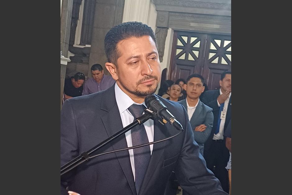 El presidente del Congreso dijo desconocer si la UNE se desmarcó de la alianza que habían establecido. (Foto: Karla Gutiérrez/Soy502)