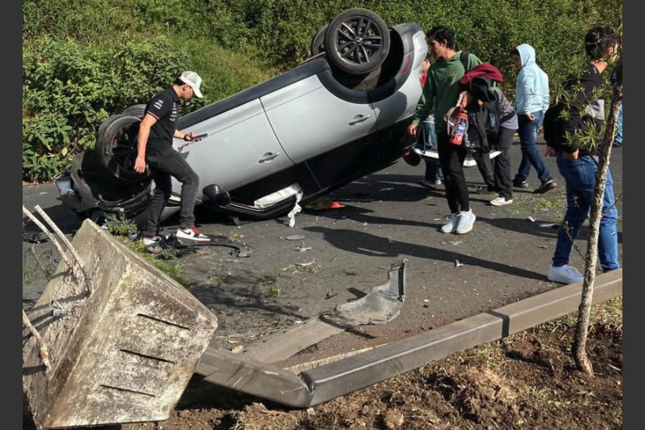 El vehículo se dirigía hacia la universidad ubicada en el Km 19.2 Carretera a Fraijanes. (Foto: @_isaag__)