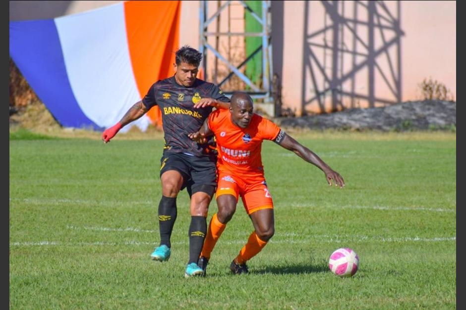 El portero Alejandro Medina ha sido señalado en los dos goles en contra de su Municipal. (Foto: Deportivo Achuapa)