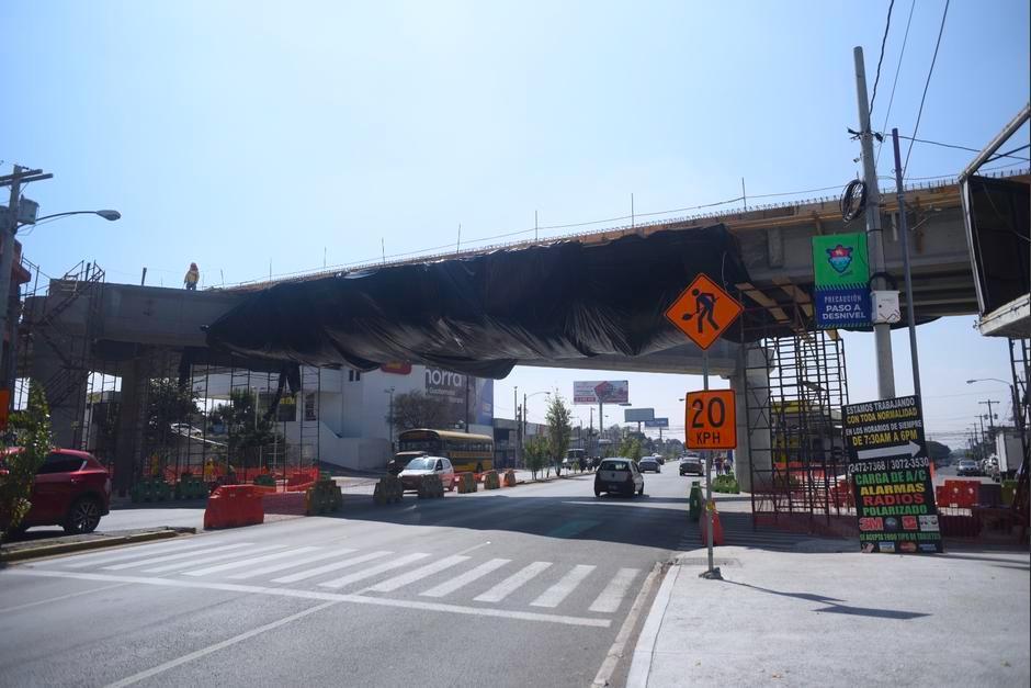 Las autoridades municipales alertan a los conductores para tomar sus precauciones al desplazarse sobre la zona 12. (Foto: Wilder López/Soy502)