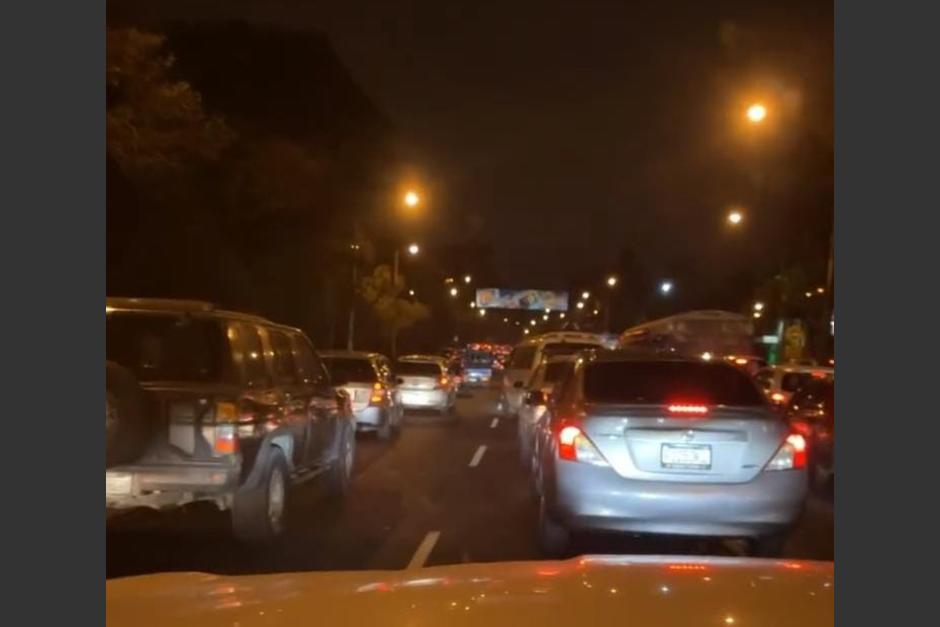 Un puesto de registro de la PNC en bulevar Liberación complica el paso vehicular en esta mañana de viernes 2 de febrero. (Foto: redes sociales) 
