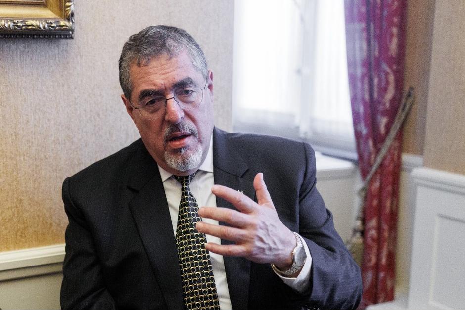 El presidente de Guatemala, Bernardo Arévalo, durante una entrevista en Bruselas, Bélgica. (Foto: AFP)