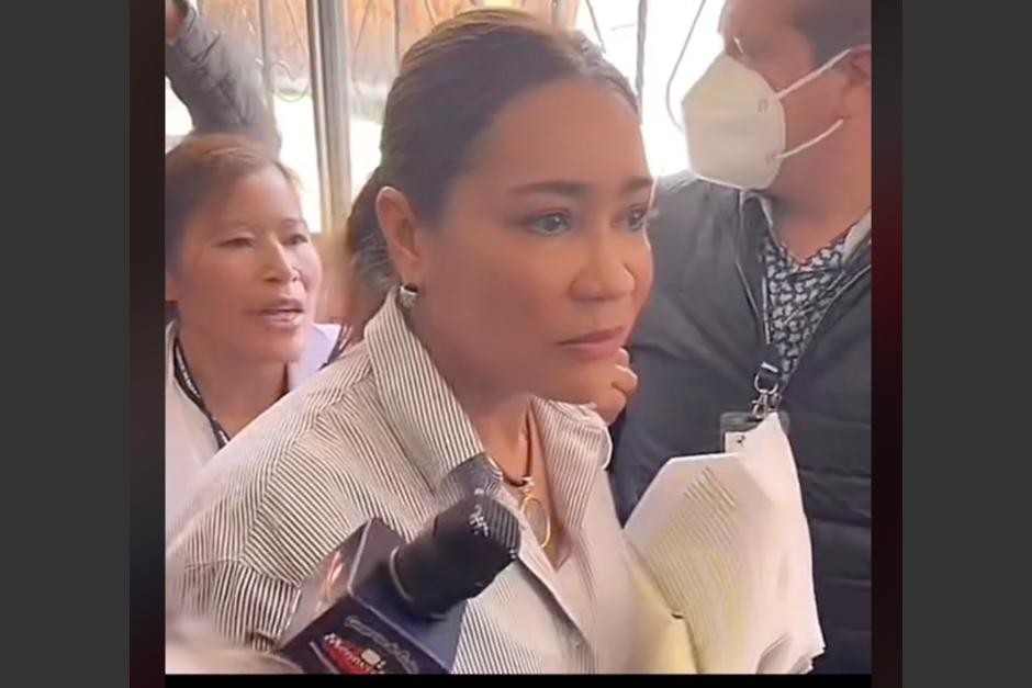 En video quedó captado el momento en que Evelyn Morataya, diputada por la bancada Viva, lanzó un regaño a una mujer. (Foto: captura de pantalla) 