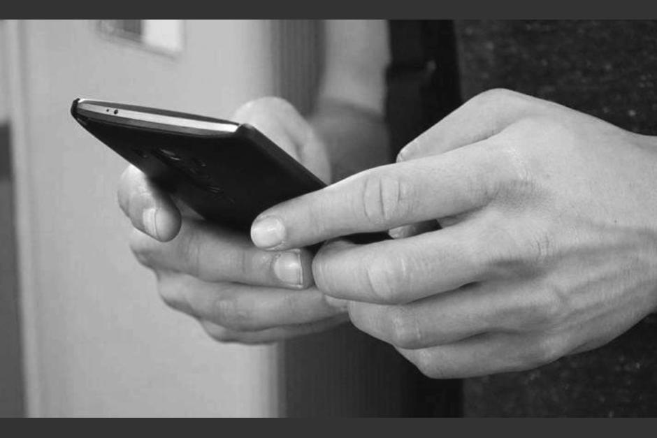 Un ciudadano denunció que le robaron un costoso celular y el ministro de Gobernación respondió. (Foto: archivo/Soy502)