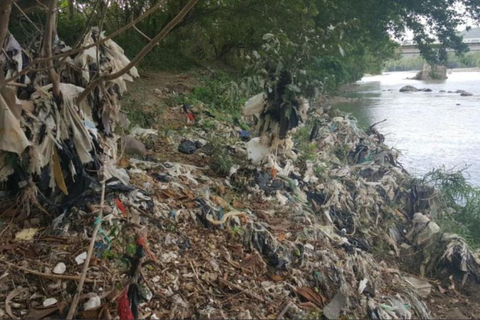 Según el Ministerio de Ambiente en el país existen más de 2,000 basureros ilegales los cuales contaminan el ambiente. (Foto: MARN / Soy502)