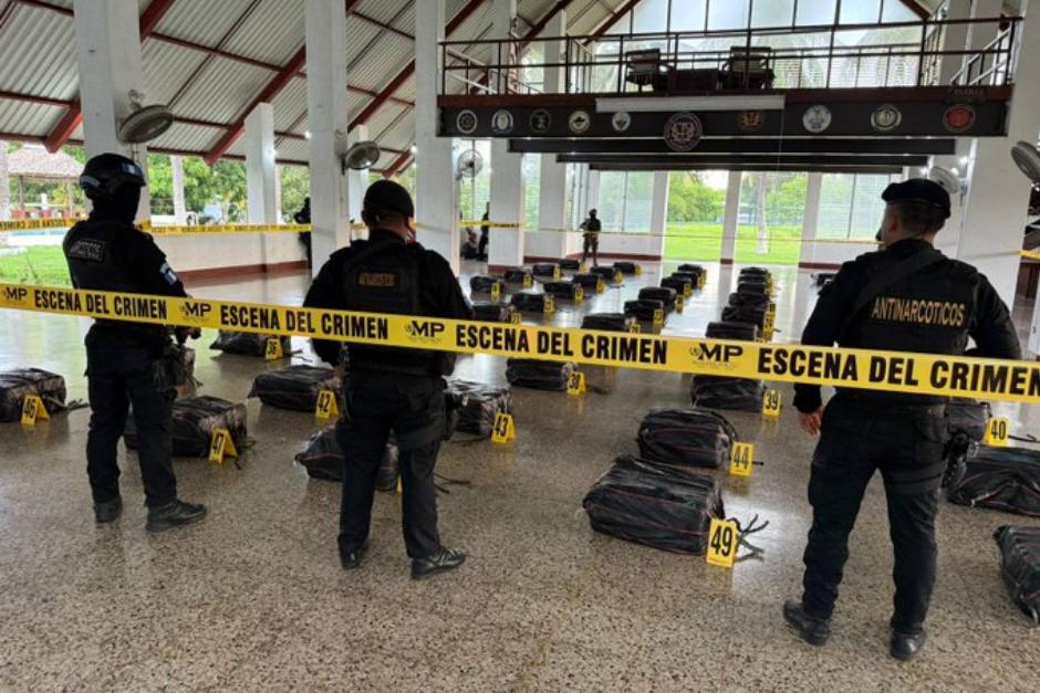 Patrullajes navales rutinarios detectaron dos embarcaciones en aguas del Pacífico que levantaron sospechas la tarde del domingo 10 de agosto. (Foto: PNC)