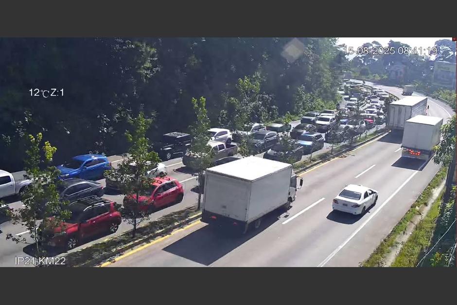 Se reporta una alta carga vehicular en la ruta interamericana. (Foto: Municipalidad Mixco / Soy502)