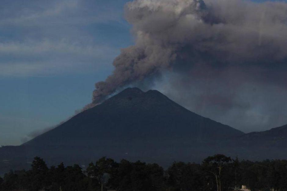 Lahares del volcán de Fuego afectan ríos Ceniza, Zarco y Mazate; alerta por inundaciones. (Foto: Conred)