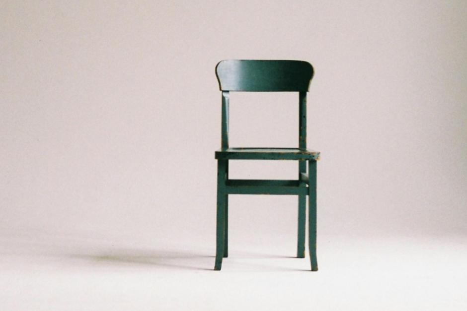 Una ley que obligaría a la dotación de sillas en determinados espacios de trabajo ha empezado a avanzar en el Congreso. (Foto ilustrativa: Pexels)