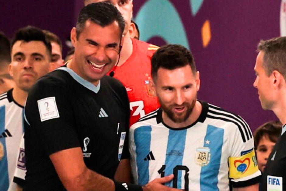 No es la primera vez que el árbitro guatemalteco se topa con el 10 argentino. Mario Escobar también ha pitado partidos ante Cristiano Ronaldo y Benzema. (Foto: Archivo)