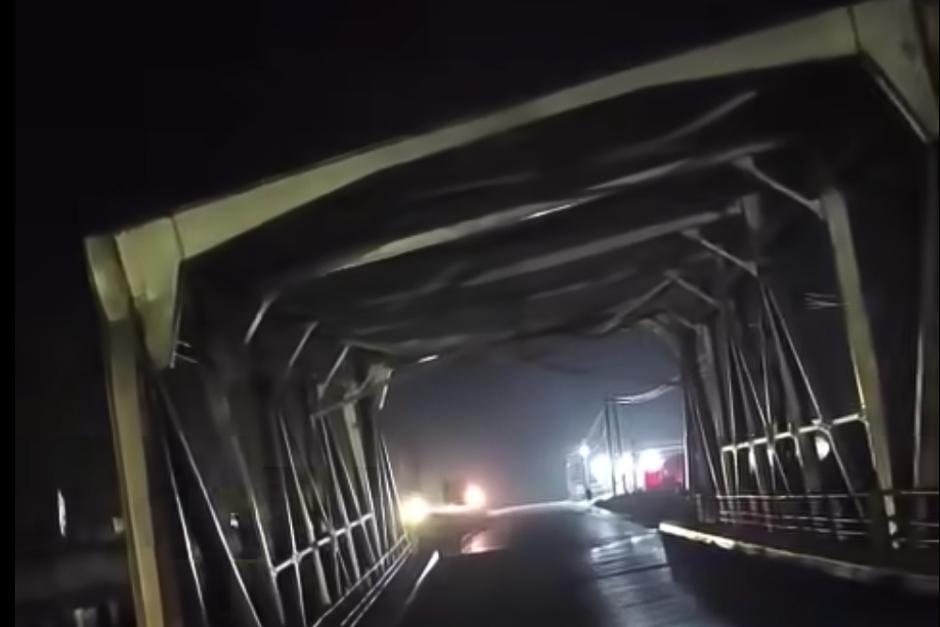 Puente en la CA2 sufre severos daños tras fuertes lluvias de este 20 de agosto. (Foto: captura de video)
