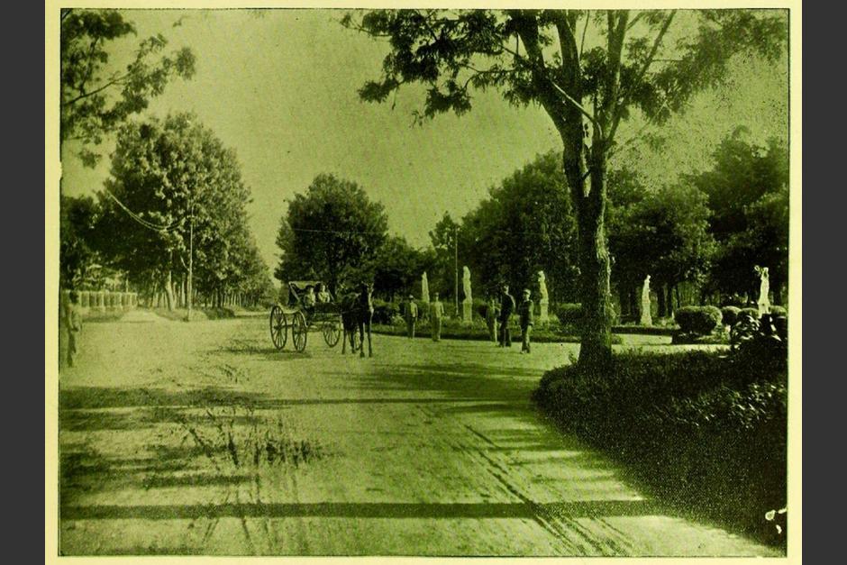 Una carreta pasando por la terracería del bulevar 30 de junio. (Foto: La Calle Donde Tú Vives)