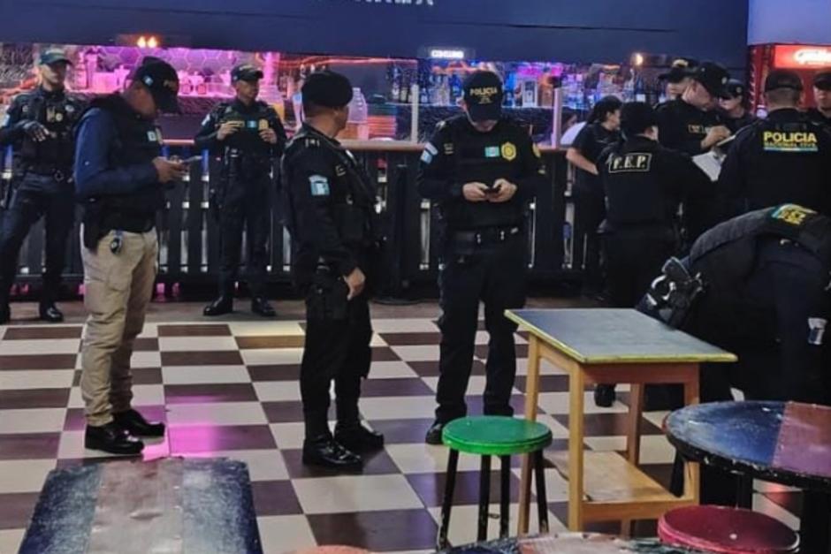 Dentro del bar fue localizado un menor de edad. (Foto: PNC)