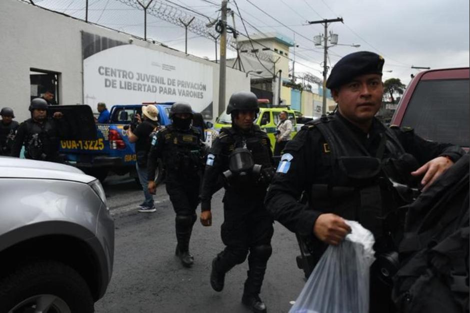 Las autoridades afirman que no cederán a las peticiones de los reos que se amotinan por tener de vuelta a sus líderes. (Foto: Archivo / Soy502)