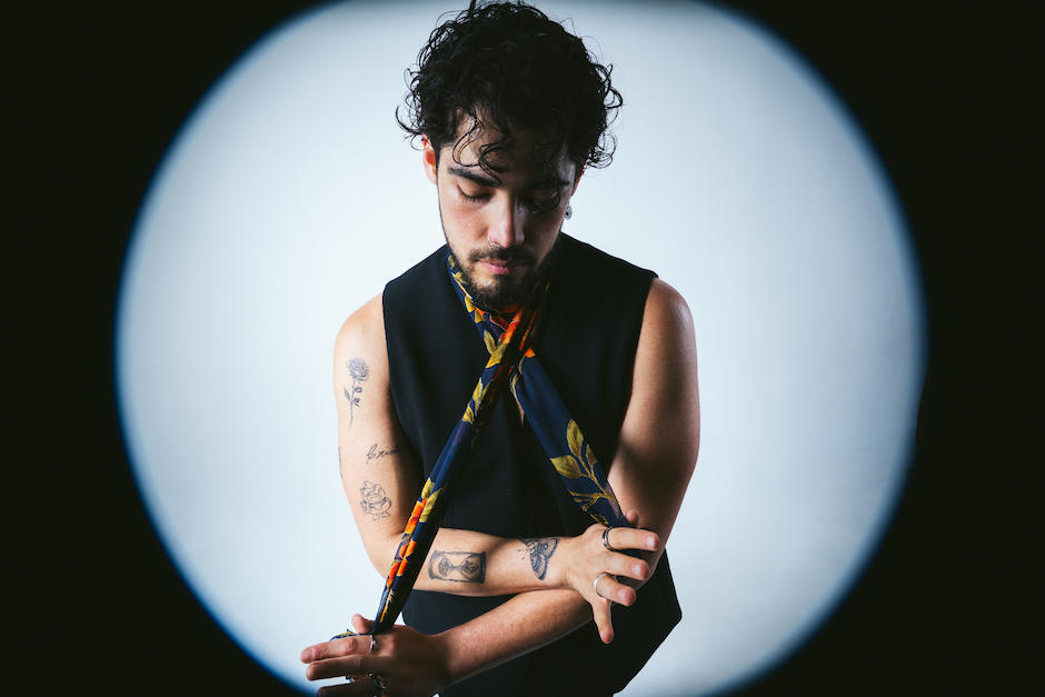 Adrián sorprendió al celebrar con sus fans. (Foto: Adrián Alburez)