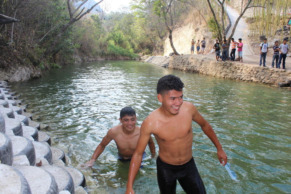 Los vecinos acuden con frecuencia a esta poza sin igual. (Foto: Archivo)